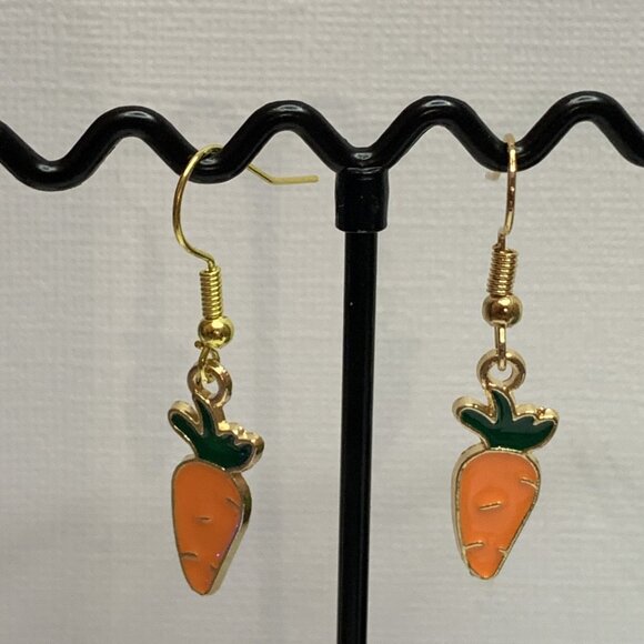 Carrot Earring, Easter Earring, Vegetable Earring, Funny Food Earring, Gift Idea - Picture 4 of 5